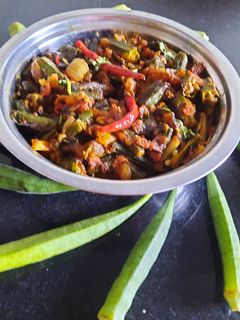 भेंडी दो प्याजा (Bhendi Do Pyaza Recipe In Marathi) रेसिपी चे मुख्य फोटो