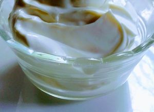 Queso Mascarpone Casero Sin Termómetro Sin Calentar Económico Una foto de Queso Mascarpone Casero Sin Termómetro Sin Calentar Económico