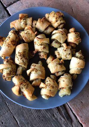 A picture of Mini Pesto and Prosciutto Croissants.