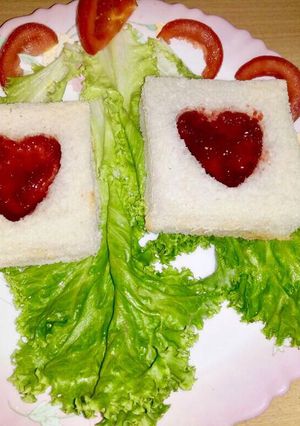A picture of Jam Heart Sandwich.
