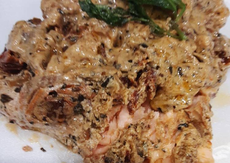 Pan fried Salmon with creamy sun-dried tomato sauce Pan fried Salmon with creamy sun-dried tomato sauce