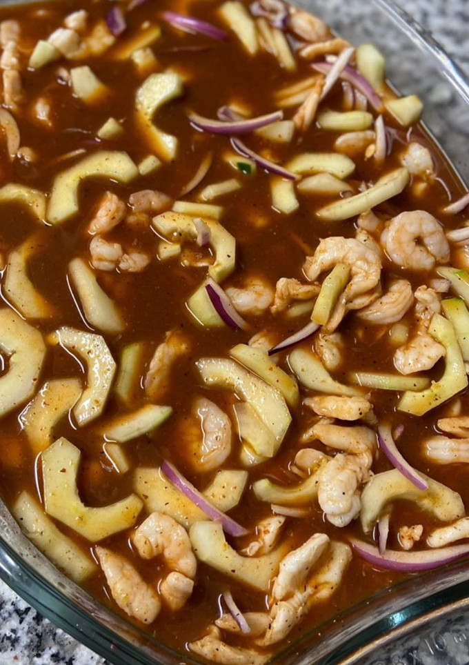 Una foto de Aguachile rojo 🌶️