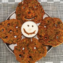 A picture of Lauki Thalipeeth (Bottle Gourd Flatbread).