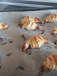 Una foto de Cruasanes de hojaldre con chocolate