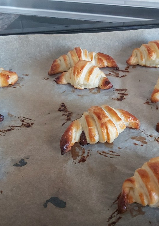 Una foto de Cruasanes de hojaldre con chocolate