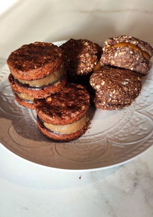 Una foto de Alfajores de avena y dulce de leche