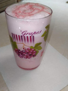 रोज़ मिल्क शेक (Rose milk shake recipe in hindi) रेसिपी मुख्य फोटो