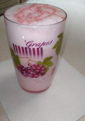 रोज़ मिल्क शेक (Rose milk shake recipe in hindi) रेसिपी मुख्य फोटो