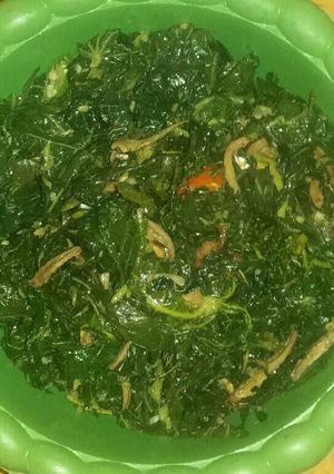 Foto resep Oseng daun gedang urap teri