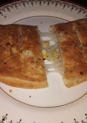 A picture of Cheeseyyy garlic bread.