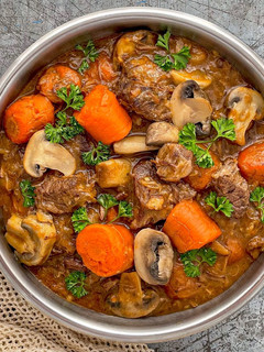 Burgundi marharagu kuktában recept fotója