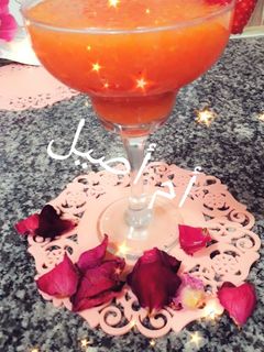 صورة لوصفة عصير الفراولة 🍓 ومركز البرتقال 🍊