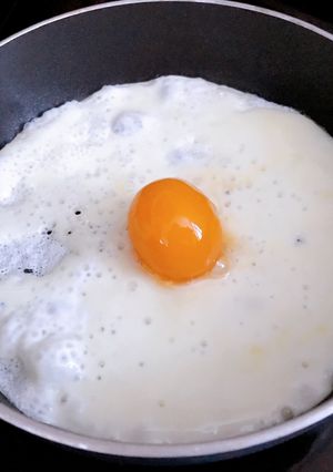 Hình của món Trứng Gà Muối Ốp La.