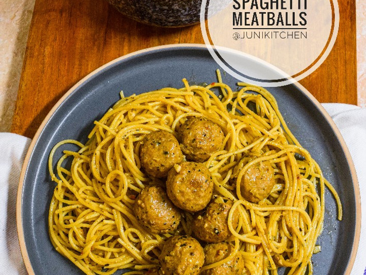 Ini dia! Bagaimana cara buat Spaghetti Meatballs dijamin gurih