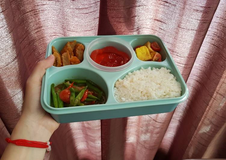 Lunch Box (Bekal makan siang) simpel + lengkap + sehat 😱