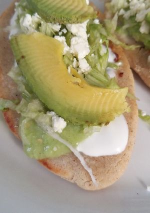 Una foto de Tlacoyitos de maseca