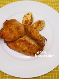 原汁烤全雞附煎烤馬鈴薯 的食譜成品照片