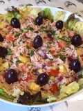 Salade de riz aux légumes,olives et pancetta grillée