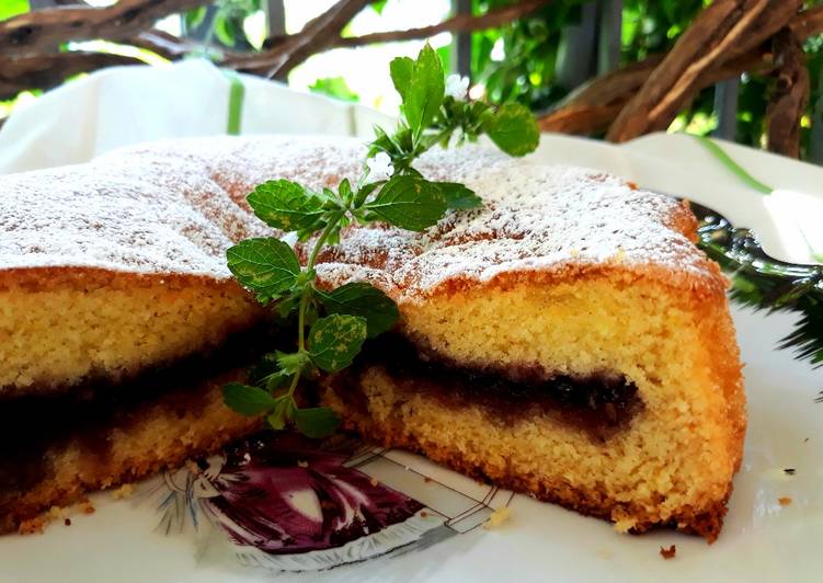 Torta "versata" alla marmellata