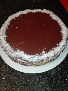 Una foto de Tarta capricho de queso trufado y mousse de turrón en la GM f