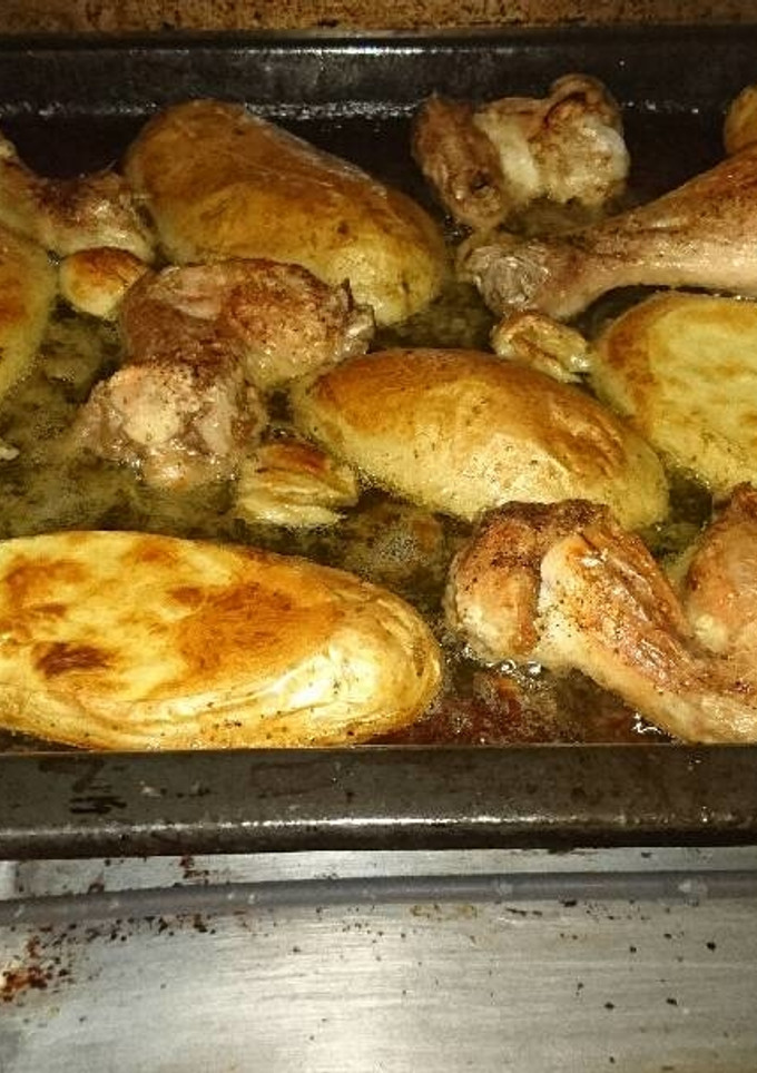 Una foto de Asado de pollo con patatas