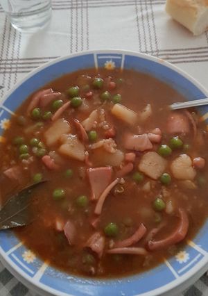 Una foto de Potas con patatas y arroz