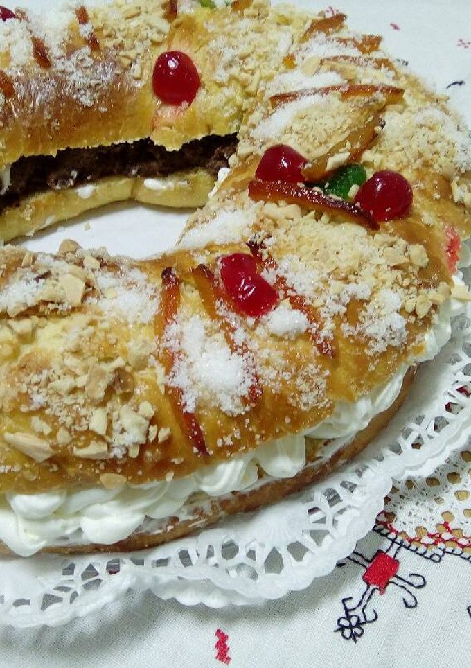 Una foto de Roscón de nata y trufa