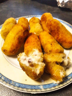 Una foto de Croquetas de jamón ibérico y queso manchego en microondas