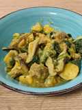 Curry de acelgas con patatas, pavo y shiitake
