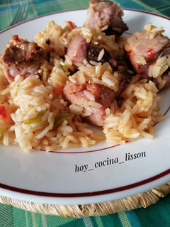 Una foto de Arroz con costillas adobadas