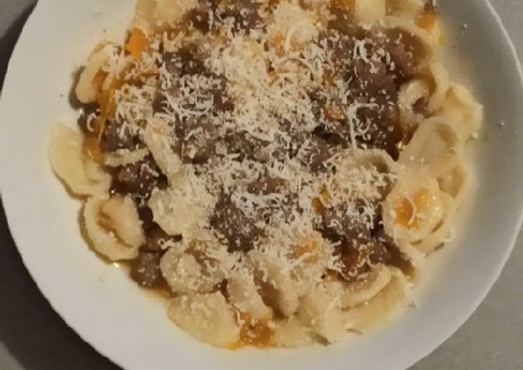 Orecchiette con peperone e salsiccia