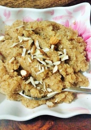 सूजी का हलवा (suji ka halwa recipe in Hindi) रेसिपी मुख्य फोटो