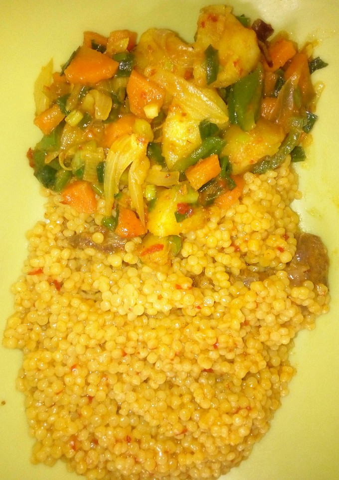 A picture of Cuscus with veggie sauce.