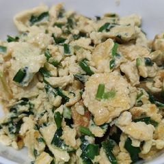 A picture of Fried egg with chives.