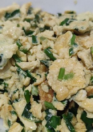 A picture of Fried egg with chives.