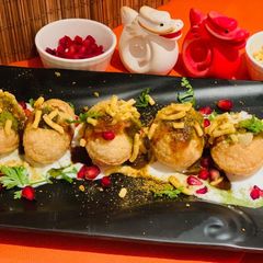 A picture of Dahi Puri.