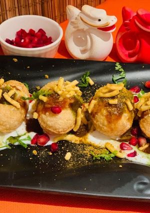 A picture of Dahi Puri.