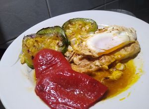 Una foto de Churrasco de Suprema... "A Caballo" con verduras