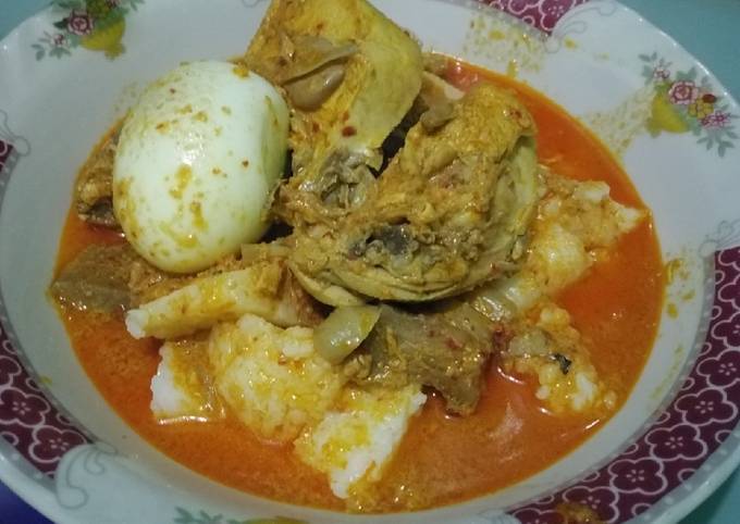 Lontong sayur plus"