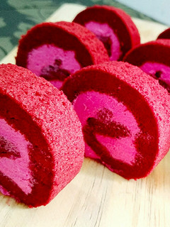 Foto resep Red Velvet Swiss Roll Cake / Bolu Gulung Red Velvet