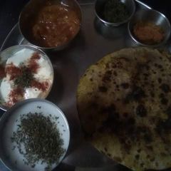A picture of # meethi besan ka aachari masala paratha.
