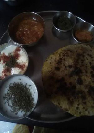 A picture of # meethi besan ka aachari masala paratha.