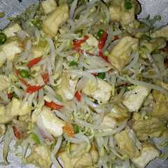 A picture of Oseng2 Taoge dan Tahu.
