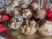 Una foto de muffins con crumble