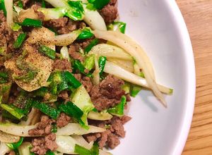 Hình của món Lá Bông Cải Trắng (Súp Lơ) Xào Bò Bằm.