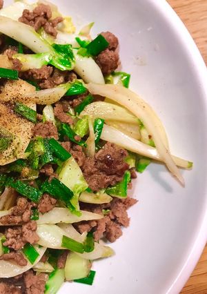 Hình của món Lá Bông Cải Trắng (Súp Lơ) Xào Bò Bằm.