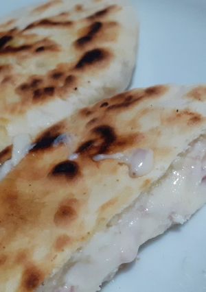 Una foto de Panes rellenos de Jamón y queso