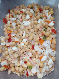 Una foto de Ensalada de garbanzos