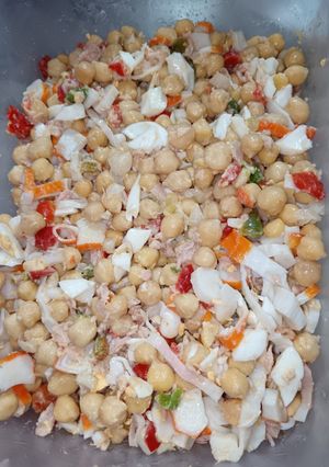 Una foto de Ensalada de garbanzos
