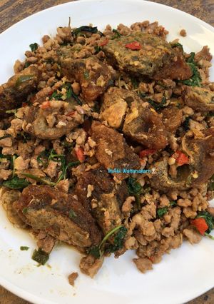 รูปของ “ผัดกระเพราไข่เยี่ยวม้า”